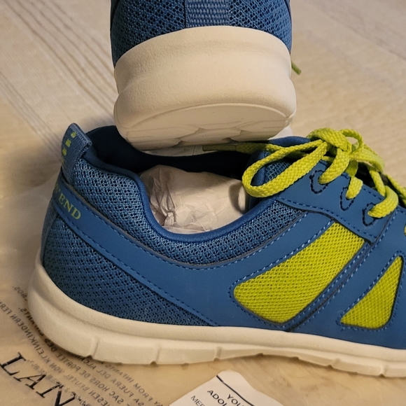 NWT YOUTH LANDS'END SNEAKERS 4 - Picture 8 of 11